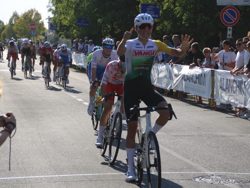 2026-10-04 - 3 TROFEO KEMAS